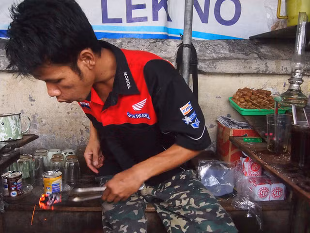 Kinh di thu uong cafe chua ca cuc than nong do ben trong-Hinh-6