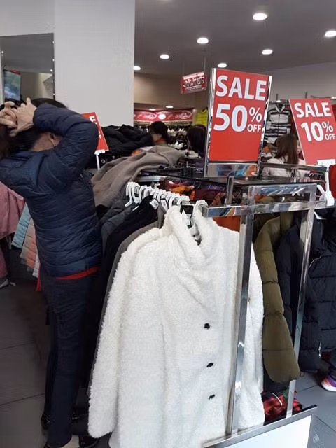 Khách thất vọng với khuyến mãi Black Friday “treo đầu dê, bán thịt chó” - Hình 6 Khach that vong voi khuyen mai Black Friday “treo dau de, ban thit cho”-Hinh-6