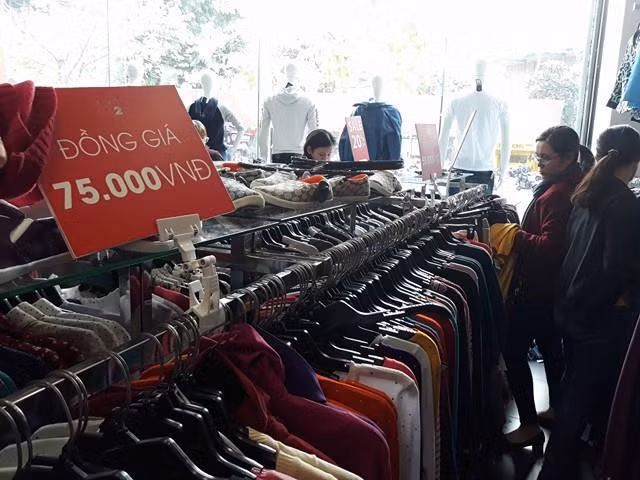 Khách thất vọng với khuyến mãi Black Friday “treo đầu dê, bán thịt chó” - Hình 4 Khach that vong voi khuyen mai Black Friday “treo dau de, ban thit cho”-Hinh-4