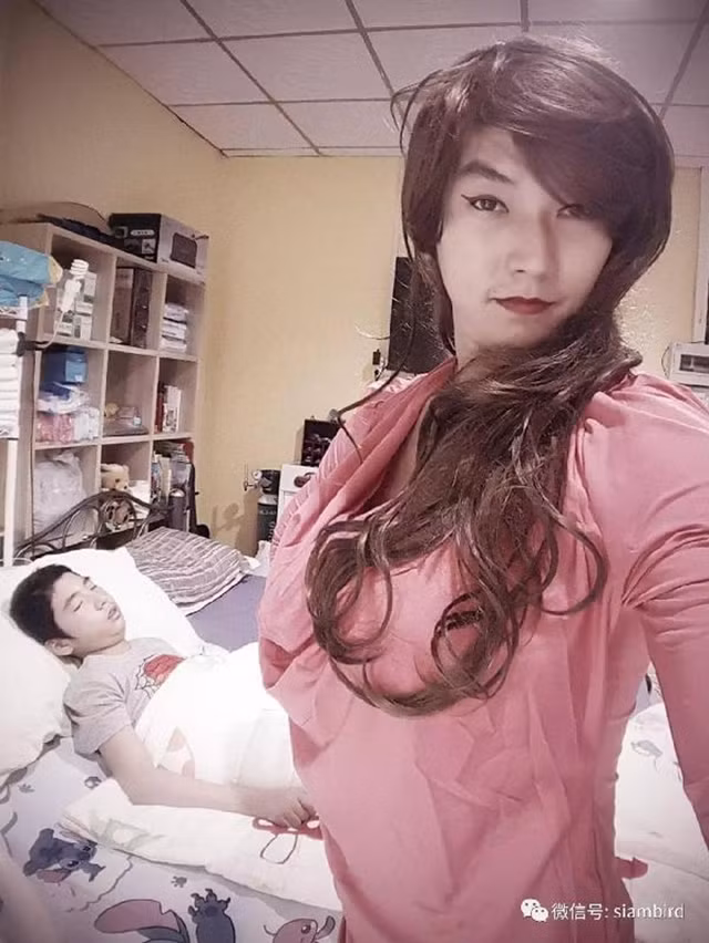 Ông bố trẻ đóng vai "biến thái" mỗi ngày và lý do nghẹn lòng - Hình 14 Ong bo tre dong vai "bien thai" moi ngay va ly do nghen long-Hinh-14