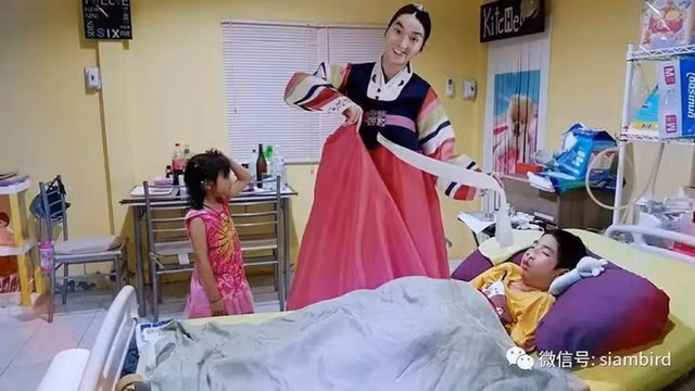 Ông bố trẻ đóng vai "biến thái" mỗi ngày và lý do nghẹn lòng - Hình 8 Ong bo tre dong vai "bien thai" moi ngay va ly do nghen long-Hinh-8