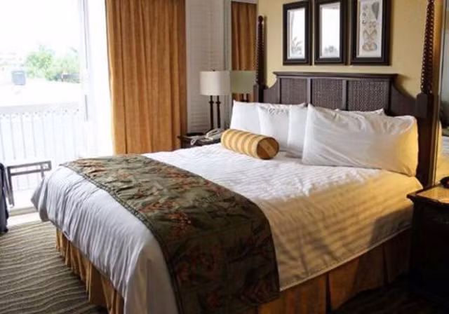 Vì sao có 4 chiếc gối, khăn trải ngang cuối giường khách sạn - Hình 5 Vi sao co 4 chiec goi, khan trai ngang cuoi giuong khach san-Hinh-5