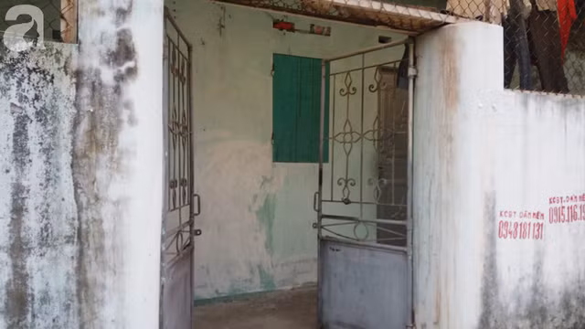 Hiện trường căn phòng thuê trọ nơi người phụ nữ thuê xe ôm về nhà để thực hiện hành vi cướp của. Hiện trường căn phòng thuê trọ nơi người phụ nữ thuê xe ôm về nhà để thực hiện hành vi cướp của.