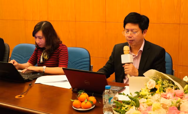 Phó cục trưởng Nguyễn Trọng Khoa trả lời câu hỏi độc giả. Phó cục trưởng Nguyễn Trọng Khoa trả lời câu hỏi độc giả.