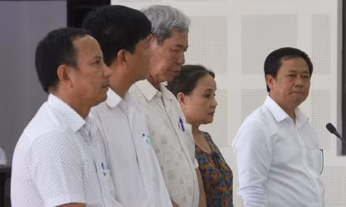 Đại án buôn lậu trăm tỷ: Chi cục trưởng Hải quan cũng dính líu Dai an buon lau tram ty: Chi cuc truong Hai quan cung dinh liu