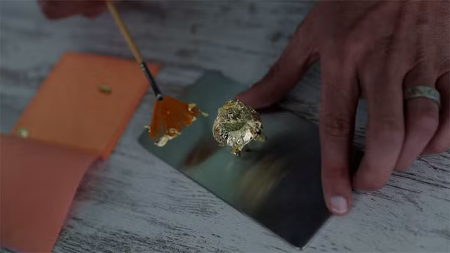 Các nguyên liệu làm nên viên socola đều thuộc hàng xa xỉ.