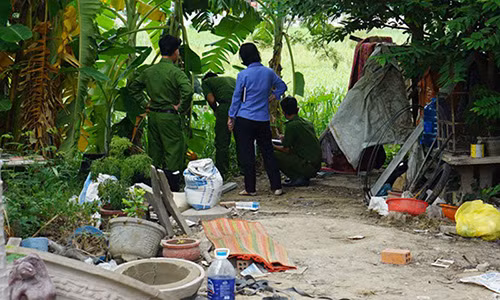 Phat hien xac 1 phu nu loa the trong thung nuoc, bi xam hai