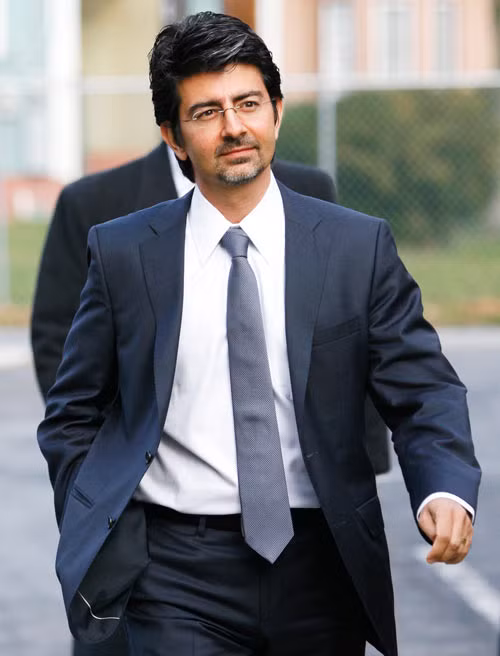 “Ông trùm” eBay Pierre Omidyar. “Ông trùm” eBay Pierre Omidyar.