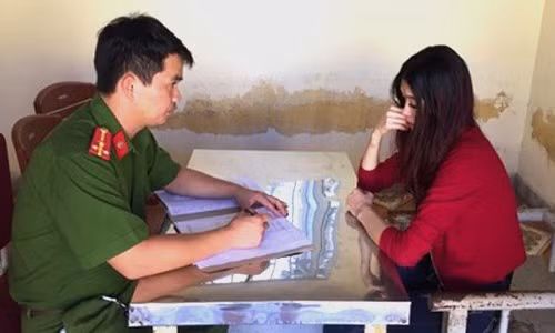 Khởi tố "tú bà" 9X điều hành đường dây gái gọi gắn mác sinh viên Khoi to