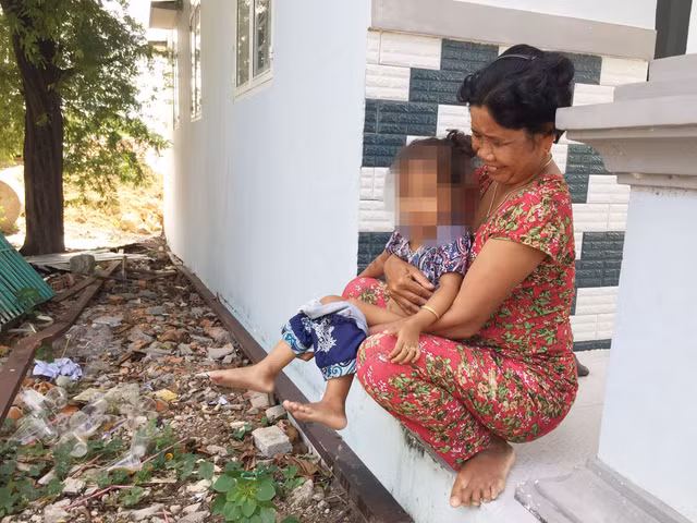 Nỗi khổ của phụ nữ ở những nơi không có nhà vệ sinh - Hình 3 Noi kho cua phu nu o nhung noi khong co nha ve sinh-Hinh-3