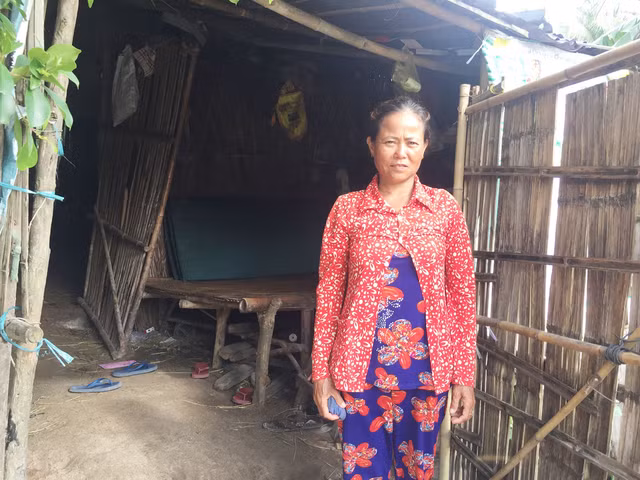 Nỗi khổ của phụ nữ ở những nơi không có nhà vệ sinh - Hình 2 Noi kho cua phu nu o nhung noi khong co nha ve sinh-Hinh-2