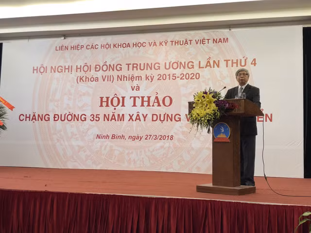 GS.TSKH Đặng Vũ Minh – Chủ tịch Liên hiệp Hội Việt Nam phát biểu khai mạc
