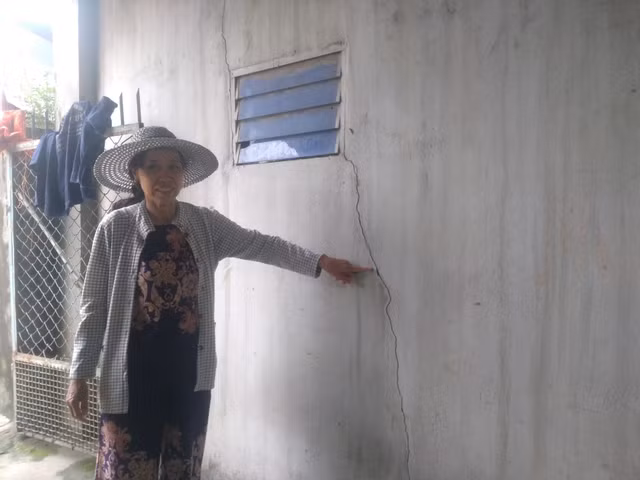 Bình Dương: Nhà dân nứt toác vì sống gần mỏ đá - Hình 2 Binh Duong: Nha dan nut toac vi song gan mo da-Hinh-2