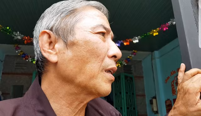Người hàng xóm tiếc thương gia đình các nạn nhân. Ảnh: Lê Trai. Người hàng xóm tiếc thương gia đình các nạn nhân. Ảnh: Lê Trai.