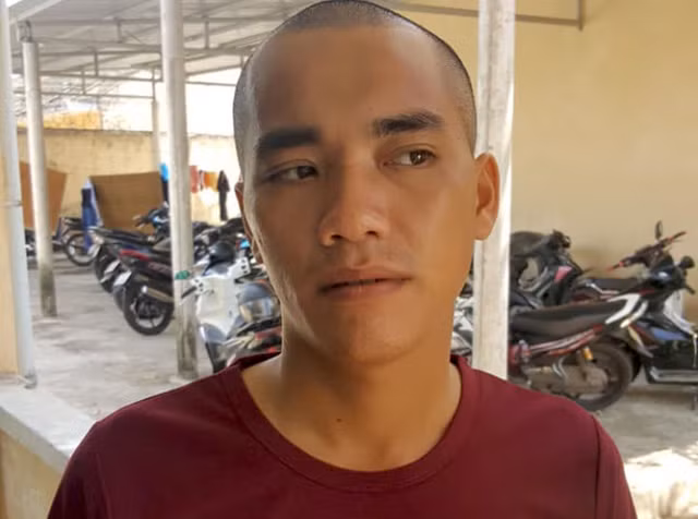 Nam thanh niên giả nhà sư, vào nhà dân bán nhang rồi trộm điện thoại Nam thanh nien gia nha su, vao nha dan ban nhang roi trom dien thoai