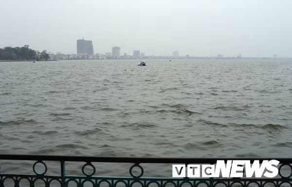 Kinh dị chuyện săn quan tài, đồ cổ dưới đáy Hồ Tây - Hình 2 Kinh di chuyen san quan tai, do co duoi day Ho Tay-Hinh-2