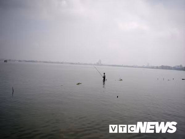 Kinh dị chuyện săn quan tài, đồ cổ dưới đáy Hồ Tây - Hình 4 Kinh di chuyen san quan tai, do co duoi day Ho Tay-Hinh-4