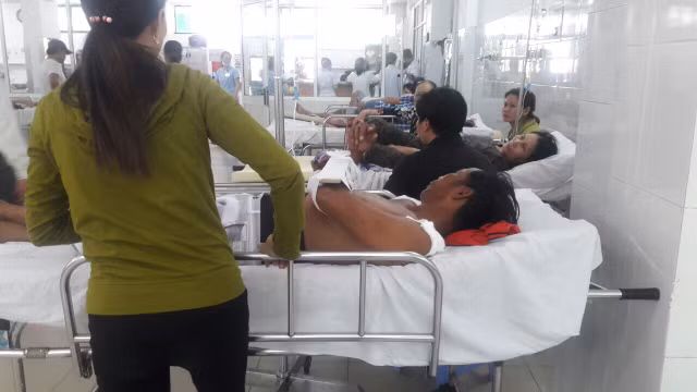 Tranh chấp đất người chết, hai cha con bị hàng xóm chém gục Tranh chap dat nguoi chet, hai cha con bi hang xom chem guc