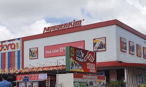 Nguyễn Kim bị Cục Thuế TP.HCM cưỡng chế tài sản để truy thu thuế.