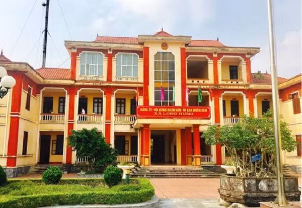 Nghi vấn Chủ tịch xã quan hệ bất chính với nhân viên: “Ông ấy là người hòa nhã“ - Hình 2 Nghi van Chu tich xa quan he bat chinh voi nhan vien: “Ong ay la nguoi hoa nha“-Hinh-2