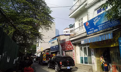 Hà Nội: Sau tiếng nổ lớn, cửa hàng gas bốc cháy ngùn ngụt Ha Noi: Sau tieng no lon, cua hang gas boc chay ngun ngut