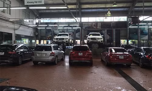 Dàn xe sang Mercedes GLC kiểm tra nước vào vi sai ở Hà Nội - Hình 3 Dan xe sang Mercedes GLC kiem tra nuoc vao vi sai o Ha Noi-Hinh-3