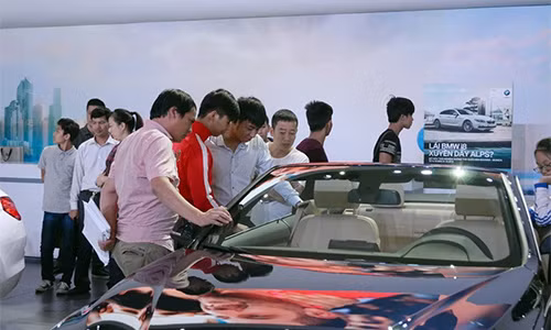 Ô tô loạn giá, khách rủ nhau đừng mua xe kẻo thiệt thân - Hình 3 O to loan gia, khach ru nhau dung mua xe keo thiet than-Hinh-3