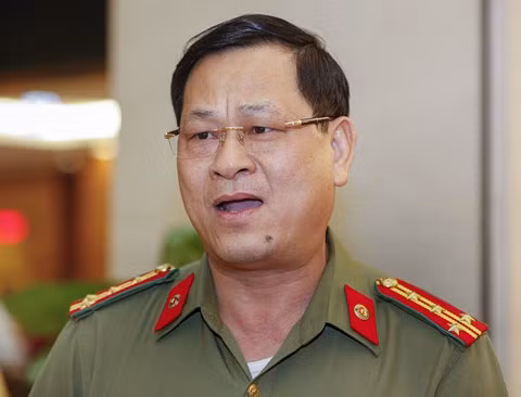 ĐB Nguyễn Hữu Cầu (Đoàn Nghệ An) ĐB Nguyễn Hữu Cầu (Đoàn Nghệ An)