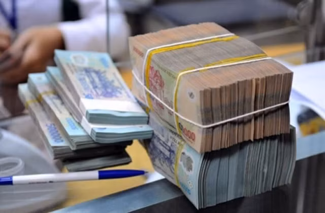 “Bẫy” khách hàng, ngân hàng lập lờ lãi suất - Hình 2 “Bay” khach hang, ngan hang lap lo lai suat-Hinh-2