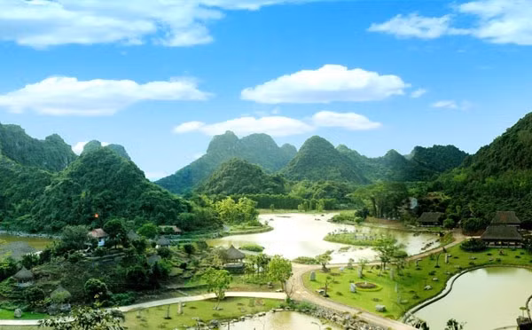 Cận cảnh khu sinh thái vườn chim Thung Nham chăn nuôi lợn giữa Tràng An Can canh khu sinh thai vuon chim Thung Nham chan nuoi lon giua Trang An