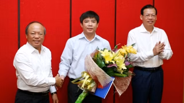 Khởi tố, bắt tạm giam kế toán trưởng Tập đoàn Dầu khí Việt Nam Khoi to, bat tam giam ke toan truong Tap doan Dau khi Viet Nam