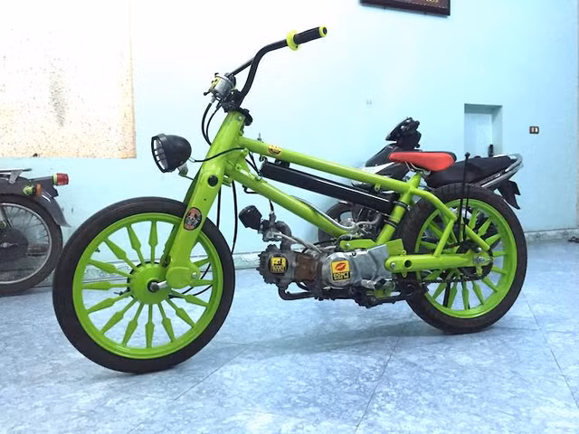Honda Super Cub độ “xe đạp ruồi” cực độc tại Việt Nam Honda Super Cub do “xe dap ruoi” cuc doc tai Viet Nam