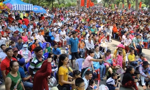 Các khu du lịch ở TP HCM đông kín người trong các ngày lễ. Các khu du lịch ở TP HCM đông kín người trong các ngày lễ.