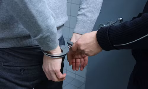 Tưởng bị “bỏ quên”, kẻ vượt ngục 27 năm về quê và cái kết Tuong bi “bo quen”, ke vuot nguc 27 nam ve que va cai ket
