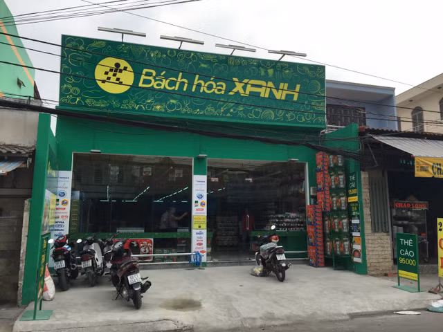 Công ty cổ phần Đầu tư Thế giới Di động đang đối mặt với nhiều khó khăn như Bách Hóa Xanh không được như kỳ vọng, thị trường điện thoại bão hòa và công ty sở hữu khoản nợ khủng. Công ty cổ phần Đầu tư Thế giới Di động đang đối mặt với nhiều khó khăn như Bách Hóa Xanh không được như kỳ vọng, thị trường điện thoại bão hòa và công ty sở hữu khoản nợ khủng.