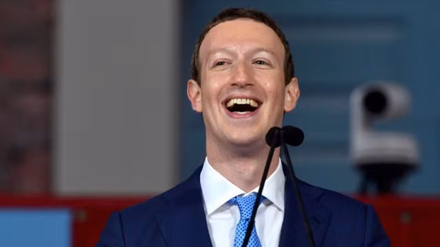 Theo các chuyên gia công nghệ, Mark Zuckerberg là một trong những người quyền lực nhất thế giới khi nắm giữ trong tay thông tin cá nhân của hàng tỷ người. Ảnh: Getty Images. Theo các chuyên gia công nghệ, Mark Zuckerberg là một trong những người quyền lực nhất thế giới khi nắm giữ trong tay thông tin cá nhân của hàng tỷ người. Ảnh: Getty Images.