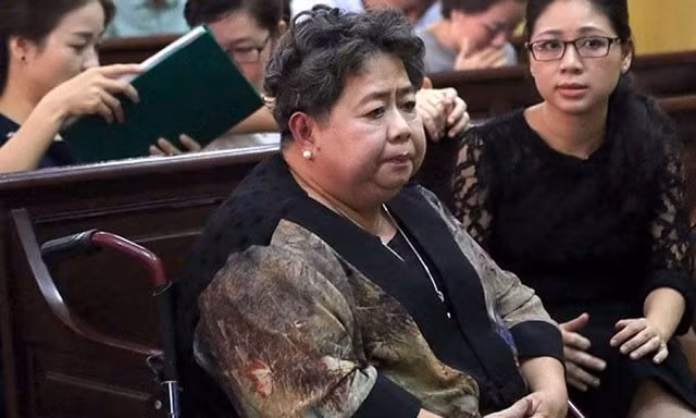 Bà Hứa Thị Phấn tới ngày hôm nay vẫn không tới Tòa. Nguồn ảnh: Vietnamnet Bà Hứa Thị Phấn tới ngày hôm nay vẫn không tới Tòa. Nguồn ảnh: Vietnamnet