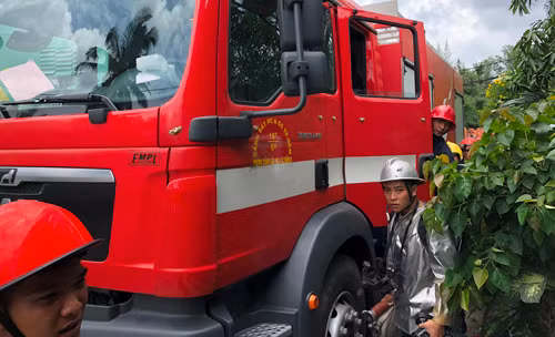 TP HCM: Chồng châm lửa đốt nhà sau khi cãi nhau với vợ - Hình 2 TP HCM: Chong cham lua dot nha sau khi cai nhau voi vo-Hinh-2