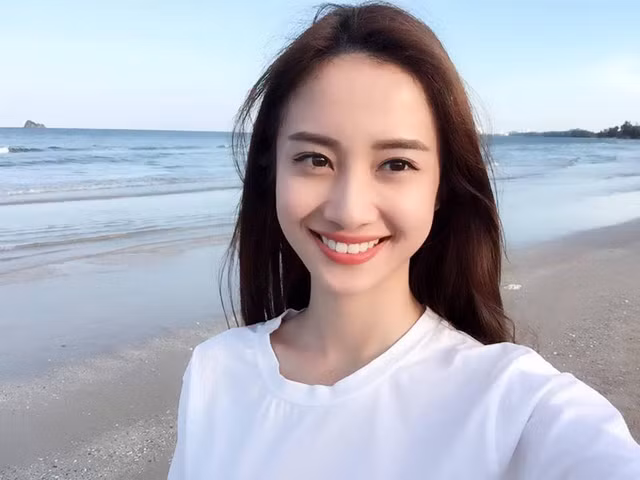 Jun Vũ với gương mặt và nụ cười trong sáng. Jun Vũ với gương mặt và nụ cười trong sáng.
