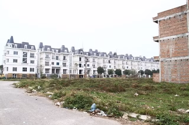Làm rõ kiểu “giao khoán” lạ lùng của Cienco 5? Lam ro kieu “giao khoan” la lung cua Cienco 5?