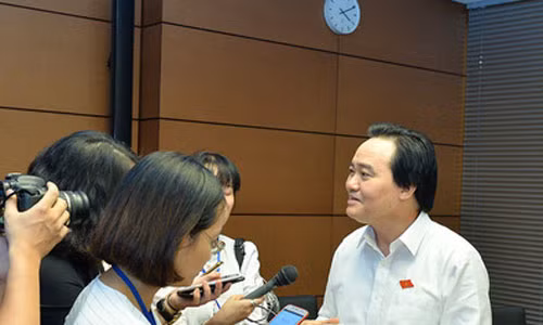 Bộ trưởng Phùng Xuân Nhạ: 'Tôi không nghĩ mình thiệt thòi về lá phiếu' Bo truong Phung Xuan Nha: 'Toi khong nghi minh thiet thoi ve la phieu'