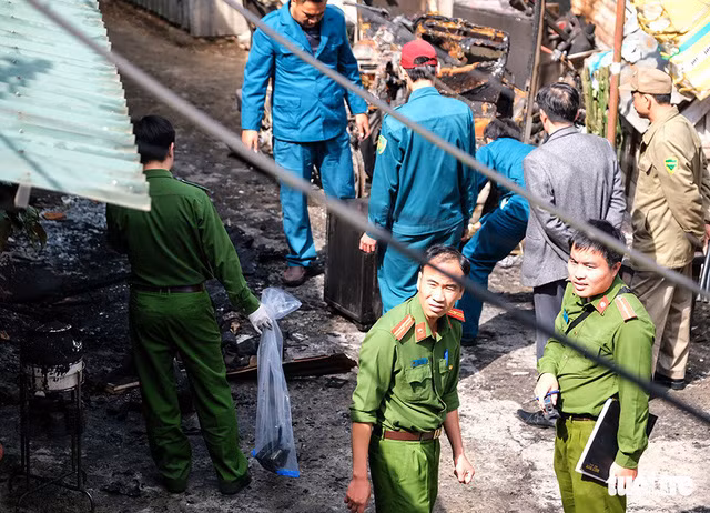 Công an tỉnh Lâm Đồng điều tra vụ cháy. Công an tỉnh Lâm Đồng điều tra vụ cháy.