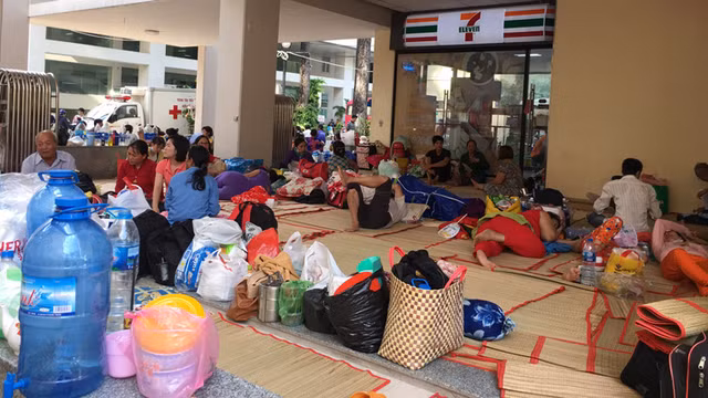Bệnh viện thế này mà TP HCM vẫn xây nhà hát 1.500 tỷ? Benh vien the nay ma TP HCM van xay nha hat 1.500 ty?