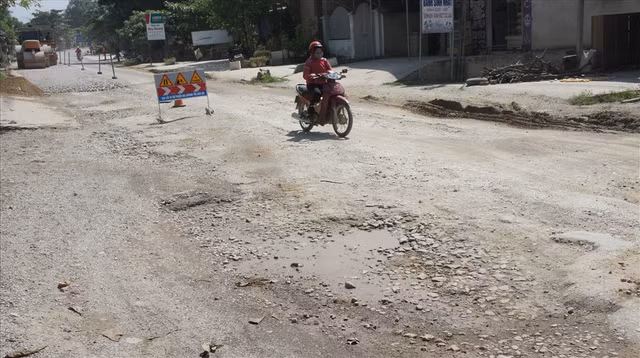 Tuyến đường đẹp bậc nhất Việt Nam hư hỏng nặng - Hình 2 Tuyen duong dep bac nhat Viet Nam hu hong nang-Hinh-2