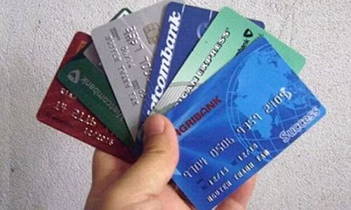 Có đến 50% số thẻ ngân hàng được phát hành hiện nay là thẻ “chết” hay thẻ “ngủ đông”. (Ảnh: KT) Có đến 50% số thẻ ngân hàng được phát hành hiện nay là thẻ “chết” hay thẻ “ngủ đông”. (Ảnh: KT)