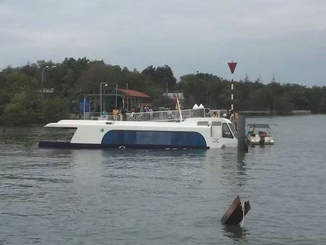 Chìm tàu cao tốc Vũng Tàu - Cần Giờ - TPHCM, 42 hành khách hoảng loạn Chim tau cao toc Vung Tau - Can Gio - TPHCM, 42 hanh khach hoang loan