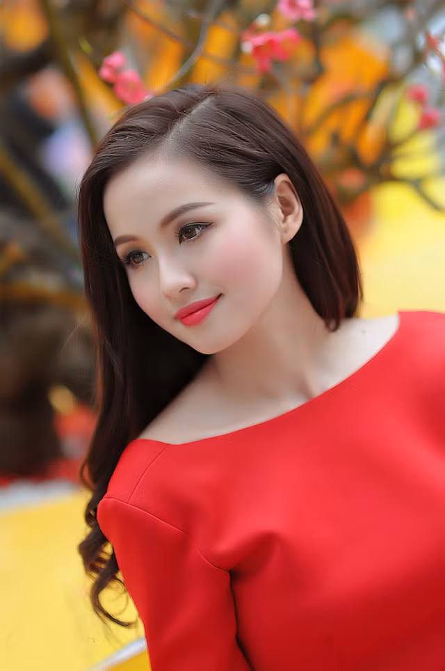 1. Đại gia Ngọc Thành - chồng Tâm Tít Tâm Tít là cái tên không còn xa lạ với khán giả Việt nhiều năm nay. Sinh năm 1989, là hotgirl nổi tiếng đời đầu Hà thành, Tâm Tít sở hữu nhan sắc xinh đẹp, dịu dàng và mau chóng được giới trẻ dành nhiều yêu mến. Cô cũng được biết đến với nhiều vai trò như ca sĩ, VJ, diễn viên. Ảnh: 24h.com.vn. 1. Đại gia Ngọc Thành - chồng Tâm Tít Tâm Tít là cái tên không còn xa lạ với khán giả Việt nhiều năm nay. Sinh năm 1989, là hotgirl nổi tiếng đời đầu Hà thành, Tâm Tít sở hữu nhan sắc xinh đẹp, dịu dàng và mau chóng được giới trẻ dành nhiều yêu mến. Cô cũng được biết đến với nhiều vai trò như ca sĩ, VJ, diễn viên. Ảnh: 24h.com.vn.