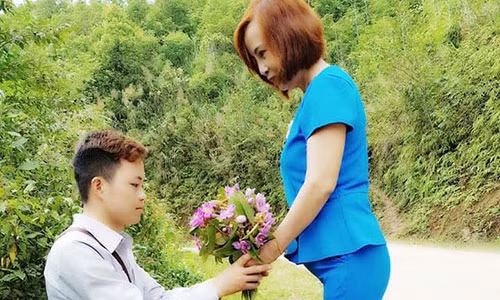 Cặp đôi lệch tuổi đang khiến dư luận chú ý. Cặp đôi lệch tuổi đang khiến dư luận chú ý.