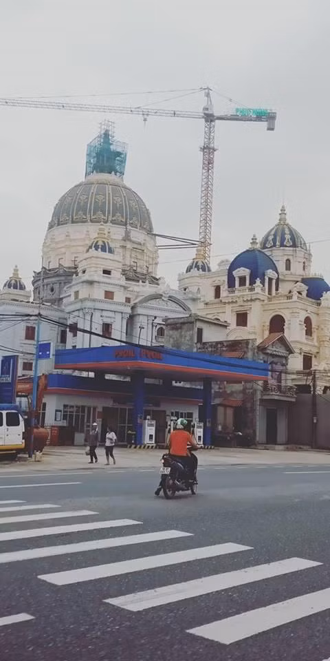 Phát sốt với tòa lâu đài "cha con" của đại gia Ninh Bình - Hình 4 Phat sot voi toa lau dai