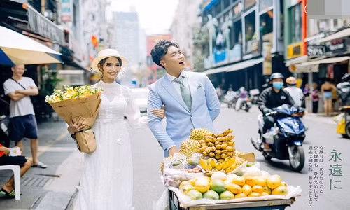 Ảnh cưới gợi nhớ đến hoàn cảnh lần đầu họ gặp nhau Ảnh cưới gợi nhớ đến hoàn cảnh lần đầu họ gặp nhau